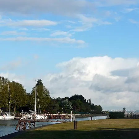 アパート Mogador